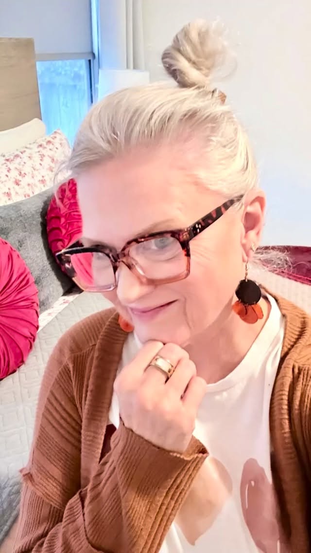 I’m playing with the baby 👶today… And wearing this fun heart T-shirt in colors other than red! I found a similar one @walmart I’ll link in stories! And… I love ❤️ taking the kids little treats, these rubber duckies 🐤from the dollar spot @target and these weighted stuffies from @hobbylobby - so fun. Also added twinkle ✨ lights to our bed and grabbed some chocolate for this cold weekend! Dark chocolate 🍫 hearts w caramel yes! So…what’s your favorite? Dark or milk chocolate? #thymemag #valentinestee #heartsforkids #thisisfun