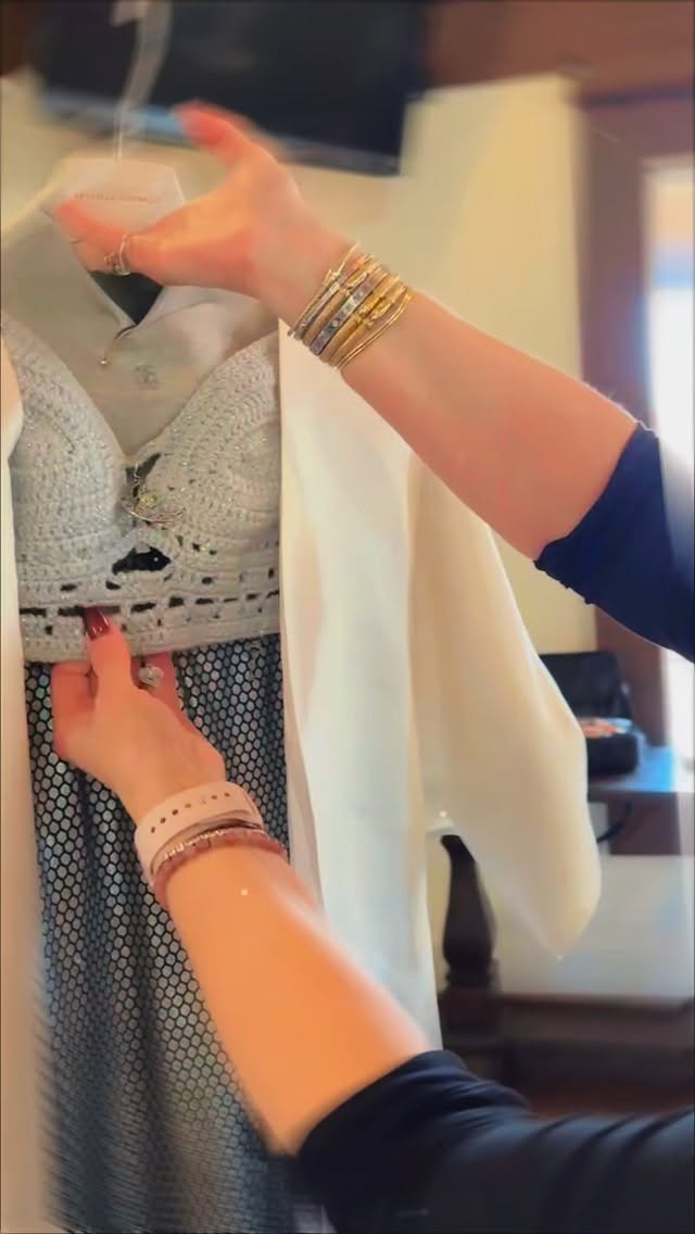 Your closet can be full —
and you can still feel like you have nothing to wear.
▫️That usually means your wardrobe isn’t working as a system.
Pieces don’t connect, outfits aren’t planned, and everything feels random.
When your wardrobe is built with intention,
getting dressed becomes simple, fast, and stress-free.
Style isn’t about having more clothes.
It’s about having the right ones — for your real life.
If you’re tired of wardrobe chaos,
DM “WARDROBE” and let’s simplify it together 🤍