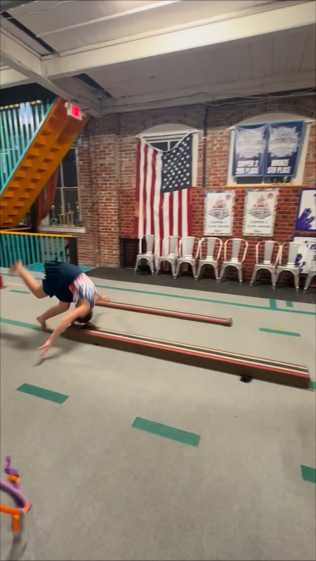 Look at these athletes go!!!! 🤸🏻♀️🤸🏽♂️ Everywhere you look in the gym kids are working hard and have FUN! 🤩 #workhardplayhard #flipout #gymnastics #philadelphia