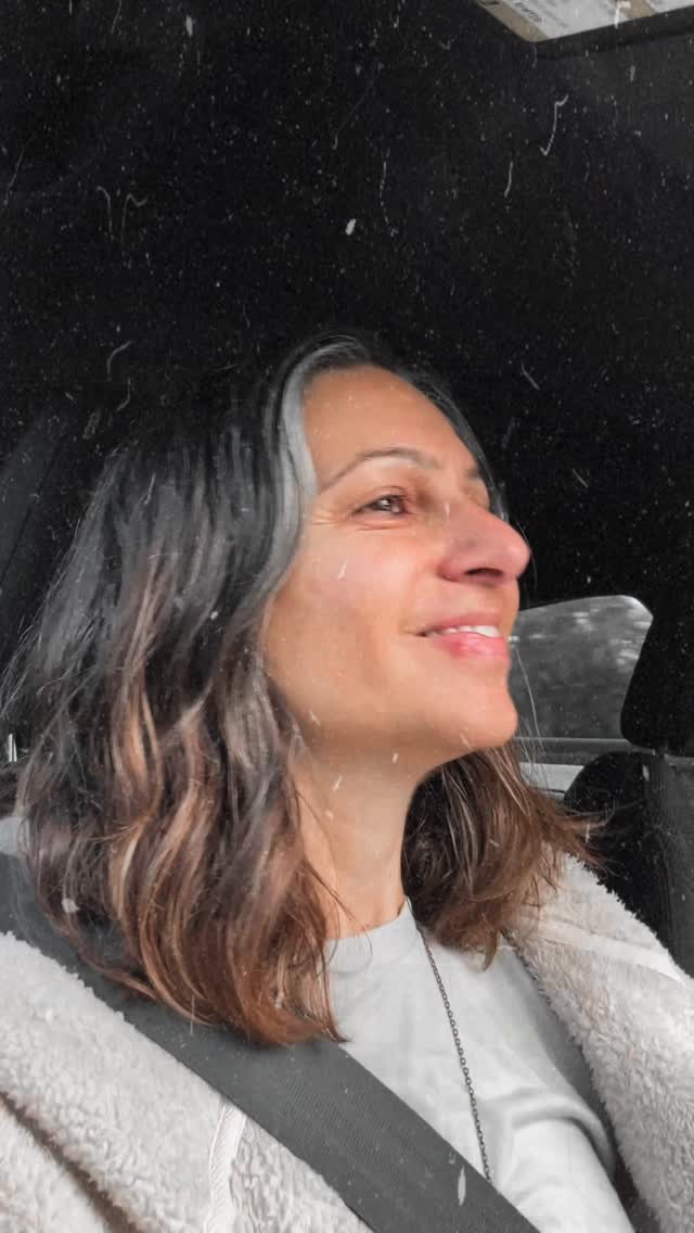 Translated lyrics from Natiruts - Tudo vai dar certo ✨✨
“Who hadn’t thought about leaving everything behind?
Who hadn’t thought about giving up?
Who hadn’t looked up to the sky and felt a powerful force?
That renews us and that makes our hearts feel good.
There’s a light that comes and tells me everything is going to work out.
That the enemies I can’t see will lose their strength.
That all the good I imagine will become reality.
That my positive thoughts will become my fortress.
Let love be reborn in your head and you will see what god is about.
Use your mind’s power. You are expanding through unlimited thinking.
The energy present within the universe is available for those who are integrated.
You have the ability to win. To create your reality, to create what you wish to live.
Get out of the system’s box which makes you perish.
That controls your life and limits your power.
Elevate your vibration to the point of transcendence.
Transcending the 3D survival mode. The power of simply believing.
To act with love and consistency.
There’s a light that comes to tell me that everything will work out.”
✨Our joy and love carry the power of change✨
#powerful #braziliannusic #natiruts #investinyourself #loveistheonlyway