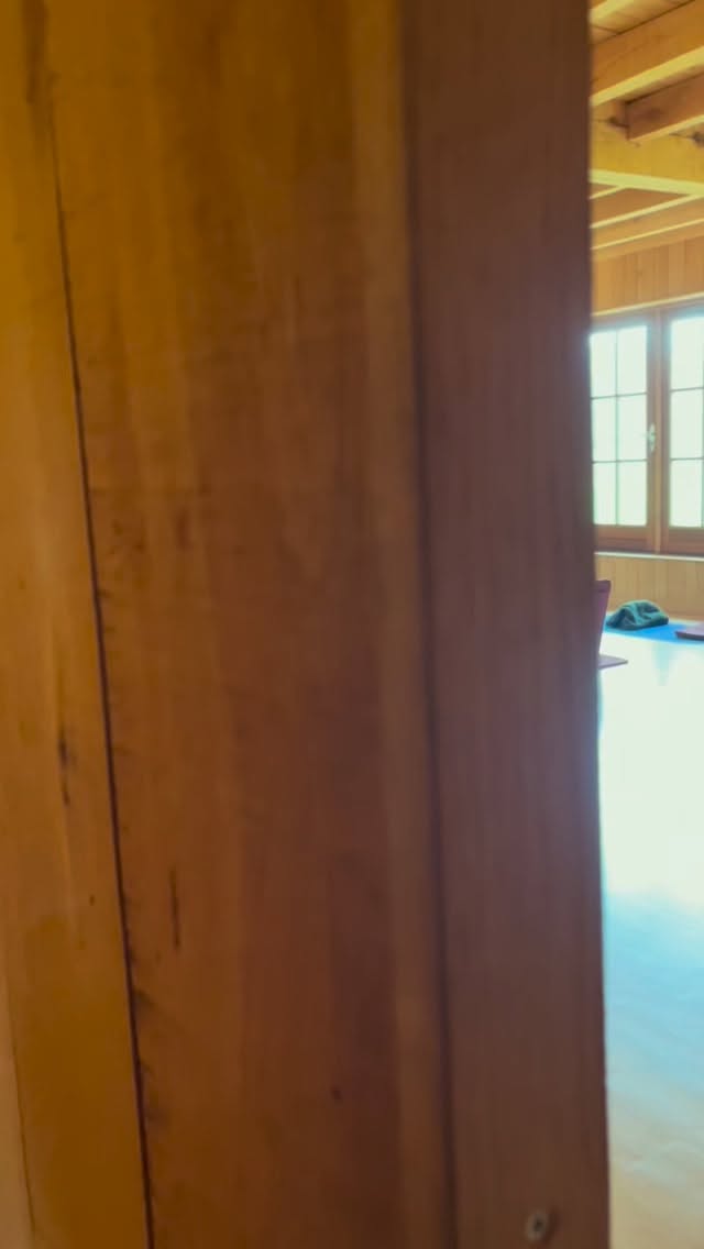 Vandaag doken we in de pijlers ademhaling, koude training en mindset 🧠💨❄️
Een dag vol inspiratie, vertrouwen en luisteren naar ons eigen lichaam.
En dat vertrouwen werd getest… in een ijsbad 🧊😅
Koud? Ja.
Onmogelijk? Nee.
Met de juiste ademhaling, focus én de begeleiding van Joost ontdekten we:
👉 je kunt écht meer dan je denkt.
Deze extra kennis nemen we natuurlijk mee de behandelkamer in.
Als fysiotherapeuten passen we dit toe binnen onze therapieën — zodat ook onze cliënten kunnen ervaren wat er mogelijk is 💪✨
Trots, fris en een ervaring rijker.
https://activities.wimhofmethod.com/instructors/-231