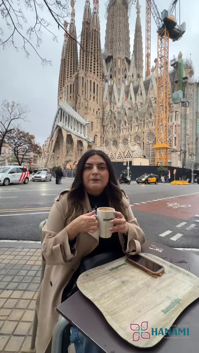 Migrar no solo implica adaptarse a un nuevo lugar,
también requiere reconstruir certezas, vínculos y sentidos internos.
En ese tránsito pueden aparecer emociones difíciles de nombrar, cansancio emocional o la sensación de estar siempre empezando.
Acompañar estos procesos con apoyo profesional permite habitarlos con mayor cuidado y comprensión.
En Hanami, ofrecemos un espacio de escucha y contención para quienes atraviesan procesos migratorios.
🌿 Si sientes que es momento de acompañarte, puedes agendar tu hora con nuestro equipo.
Estamos para sostenerte.
#SaludMental
#ProcesosMigratorios
#DueloMigratorio
#acompañamientopsicológico