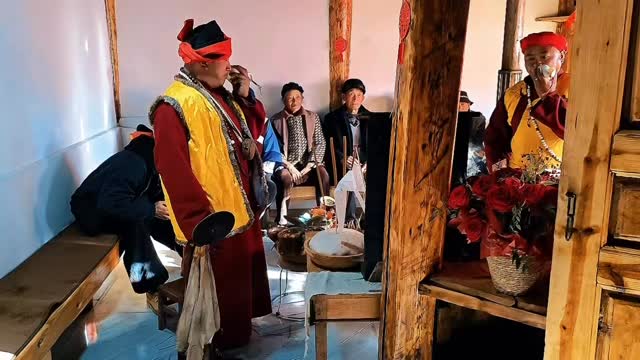 💍 A Naxi wedding in Tacheng, Lijiang
More than a celebration — this is a living tradition, where personal stories are woven into nature, history, and the rhythm of everyday life.
Discover a deeper side of Yunnan.
👉 Explore our cultural journeys via the link in bio.
#kikiholidays #yunnantravel #china #yunnan