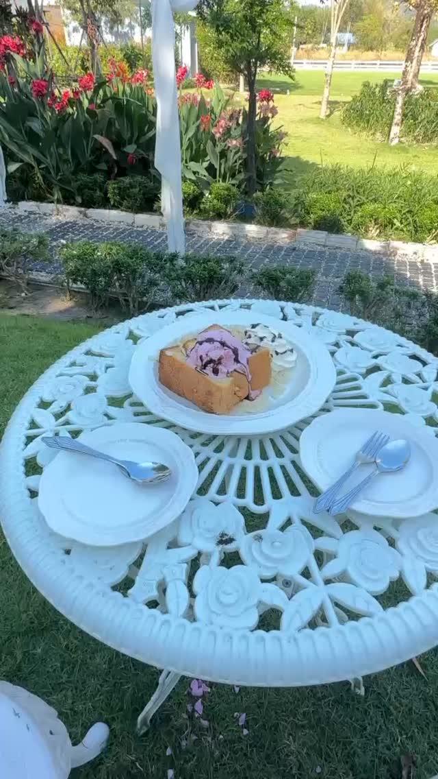 เติมสีสันให้วันพักผ่อน 🎨✨
แวะทานขนม เปลี่ยนวันว่างๆ ของเด็กๆ ให้เป็นวันสร้างสรรค์กับ กิจกรรมแต่งกิ๊ฟติดผม ทำง่าย ได้ของน่ารักกลับไปใช้จริง 💕
🙏🏻 ขอบพระคุณคุณลูกค้าที่มาร่วมกิจกรรมด้วยกันนะคะ 🙏🏻
#นครนายก #ที่พักนครนายก #คาเฟ่นครนายก #ที่พักวิวภูเขาทุ่งนา #lervadeflora