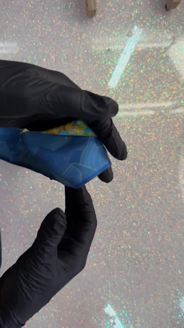 I was inspired by this beautiful scarf I received from @resiners_official 😍 I love how it turned out. Full tutorial coming to my YouTube channel on Saturday. But also check out the light line on that epoxy finish - we used FS Artist Cure for the final and FS Fast Cure for building layers 🙌 #flawless
🖤 Glitter @mayra_makes_it
🖤 Tumbler @tipsymagnolia
🖤 Spray paint @mycolorshot
🖤 Epoxy @flynnsisterssupplyshop