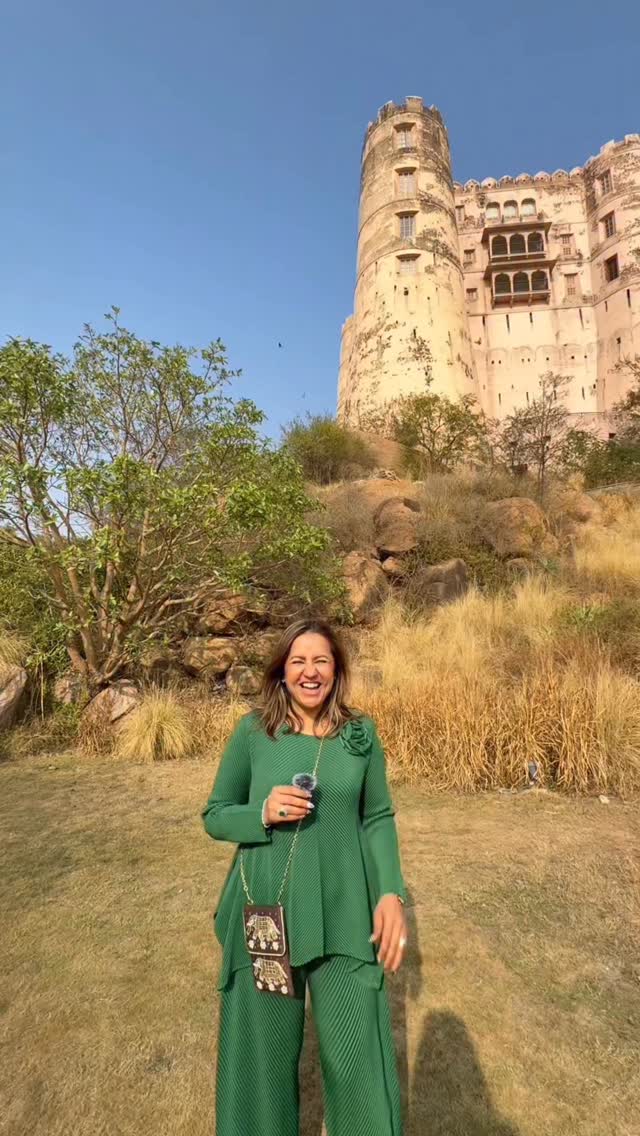 In the heart of Rajasthan, at Alila Fort Bishangarh, we brought a very dreamy wedding to life.
This was where it all began, as guests arrived, celebrations started, and beautiful memories took shape.
From the warmth of bajre ki roti to the delicate moments of guests getting their mehendi done, every detail was thoughtfully curated to create a welcoming and soulful experience.
This was not just a welcome.
It was the beginning of something truly magical. 🤍✨
Planners @weddingsbyesl
Shot by @theweddinggramco
Photographer @raabta.studios
Design & Decor- @amithoodaaesthetics
#crossculturewedding #alilafort #bishangarh #indianwedding