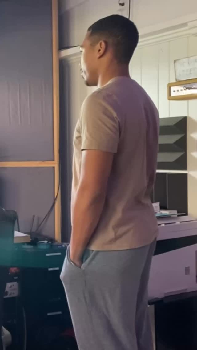 We love a thesis film… especially when it’s ANIMATED!!! 🤩
The Midnight Snack campaign is live and it needs your help. Check out @truthbyharley to see everything!
I truly appreciate @landrithalyssa and all the hard work she’s put into this amazing project. Also, very happy to be sharing the animated screen with @omid.niliaram
Grateful and feeling blessed 🙌🏽❤️
#animatedshort #blackcartooncharacter #studentfilm