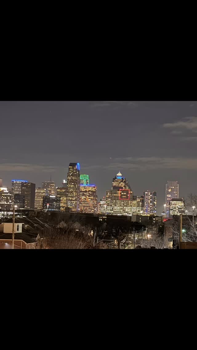 Met a showing at our listing on Munger! Best views of Downtown!! What do you think? Call us for a showing! 214.543.9190 #compasseverywhere #compassdfw #downtownliving #feustelgroup