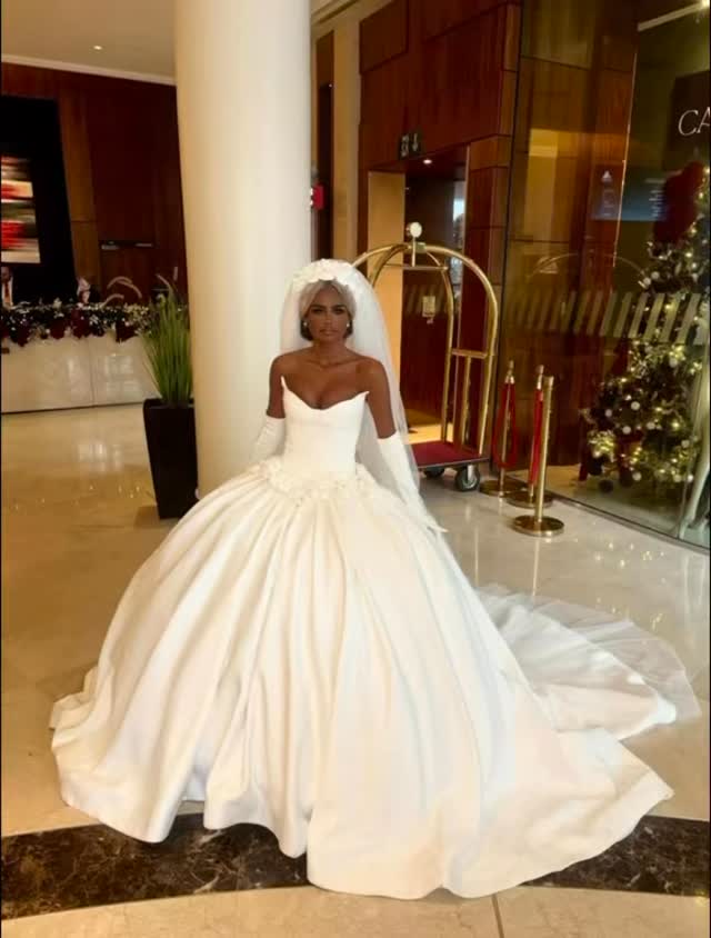 The most stunning Bridal Gown we made in 2025 🥰. Many many more to come in 2026.
#dressmaker #weddinggown #dressmaker #gown #irishdressmaker