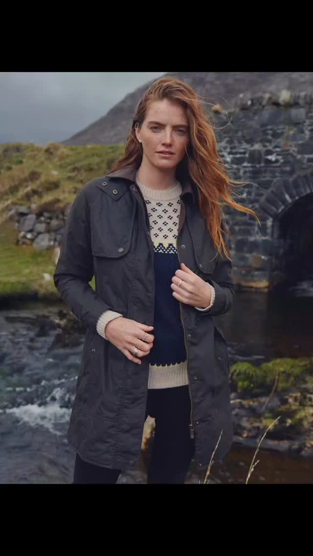 Dubarry Womens Radford Wax Jacket
Beyond useful, this Radford jacket is a lightweight wax with quilted storm flaps to keep the shivers at bay. Waterproof, longline and with a two-way zip, it could as easily spend time in the saddle as out in a field.
#dubarry #waterproof #waxedjacket #cotswolds #moretoninmarsh