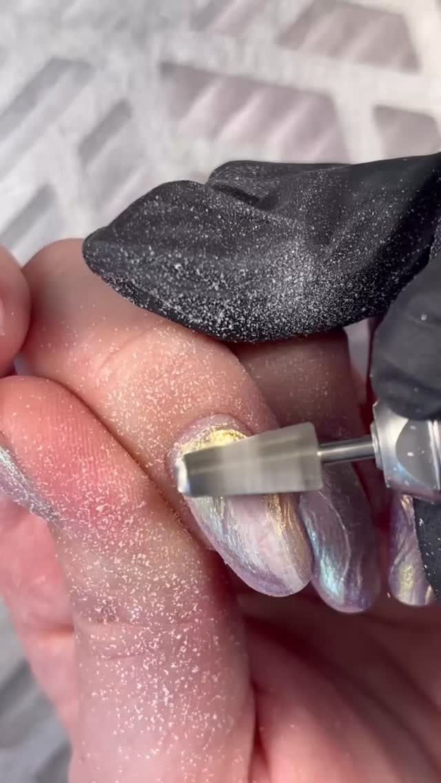 Wist je dat het mij als nagelstylist soms 3 dagen kan kosten om mijn eigen nagels te doen? 👀 Dit terwijl ik jou binnen twee uur van een mooi gelakte set kan voorzien 🤭 Kijk mee met het proces van mijn nieuwe set! 💅🏻🤗
#nagelsalonede #nagelstudioede #nagels #nailart #nagelstylist