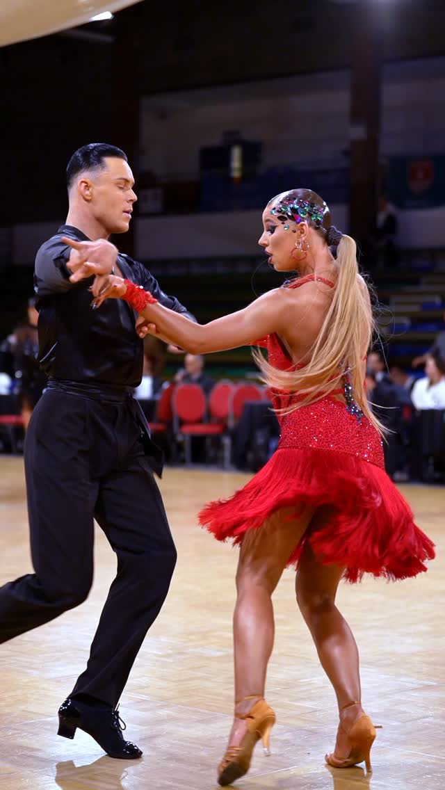 Heat on the floor ๐ฅ Whoโs ready to battle? #DancesportNight
Join us 7-8 February for the marvelous Diamond Cup
#antwerp #dance #competition #movement