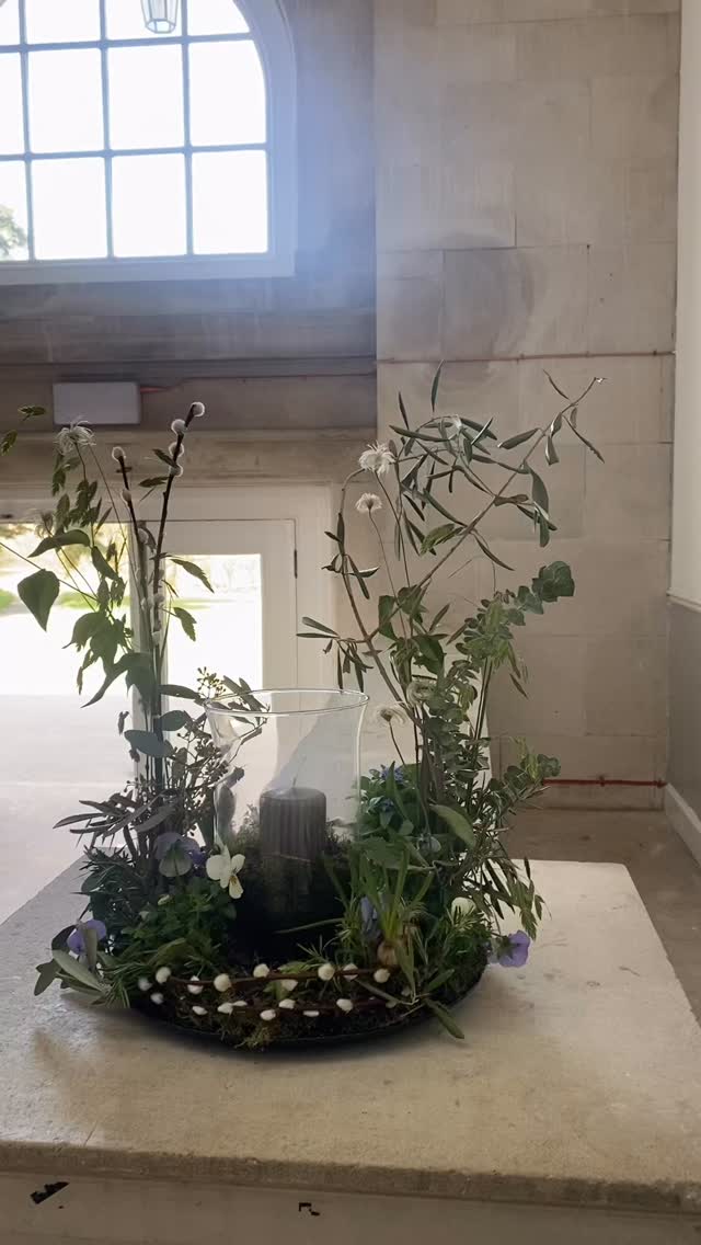 A little throw back to this piece of pretty.
Planted wreath centrepiece 🪻🌱🌾
.
.
#dorsetflorist #planted #weddingcenterpieces