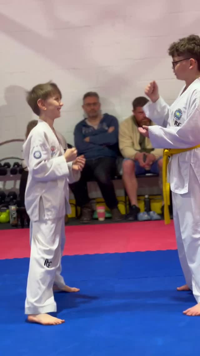 Rock. Paper. Scissors… STRETCH! 🎮➡️🦵
We make learning how to stretch for flexibility fun, age-appropriate and engaging — so children don’t even realise how much they’re improving.
Every time they lose the game, their legs go a little wider…
✔️ Flexibility improves
✔️ Confidence grows
✔️ No pressure, just progress
Our children’s classes are carefully designed to build strong foundations in martial arts, with skills that are transferable to other sports too — balance, coordination, mobility and body awareness.
📅 Tuesdays & Wednesdays
⏰ 5:45–6:30pm
👉 Book a £15 two-week trial here:
https://www.worcestershiremartialarts.co.uk/kids-classes
FREE uniform when they join
📍 Unit 3, Checketts Lane Trading Estate, Worcester, WR3 7JW
#worcestershiremartialarts #taekwondokids #worcesterfamilies
