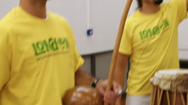 Start your capoeira journey in 2026?
✅ 4x intro Session offer for Begginers £25
✅Kids and Adults classes in Haringey Area
✅Join now -Register using the link in Bio!
Book your class at www.capoeiranativos.uk
Follow 👉🏽@capoeiraNativosLondon
Let’s go capoeira 🦶🏼
✅The benefits
1. Strengthens and tones the body: Due to its aerobic and acrobatic nature, capoeira provides a full-body workout. The constant movements used in the dance-like martial art encourage flexibility, agility, and body coordination.
2.Improves mental clarity: Many of the moves used in capoeira require focus and intense concentration. The incessant focus and control over movements stimulates the brain, allowing for improved mental clarity.
3. Cultivates creativity: Capoeira encourages artistic expression through its complex movements. The combination of music and movement encourages practitioners to be creative, often crafting their own unique choreographies.
4.Develops self-discipline: As a martial art, capoeira teaches self-discipline and respect. Through rigorous and challenging classes, capoeira practitioners learn how to work hard and be committed to mastering the skills of the art form.
5.Promotes connection: Capoeira is a social art form, so classes provide a great opportunity to meet new people, make friends and build a supportive communit
6.Improves flexibility and balance: The constant movement and stretching of capoeira help to improve your flexibility, coordination and balance.
7.Increases focus and awareness: Through the movements and techniques of capoeira, practitioners gain greater awareness, focus and mindfulness.
8.Enhances physical fitness: Capoeira is a great full-body workout and helps to strengthen the bod and improve overall physical fitness.
9.Good cardiovascular workout: Capoeira is an aerobic exercise, meaning it helps to increase cardiovascular endurance and overall heart health.
10.Beautifully expressive art form: Capoeira is a graceful and expressive art form that mixes movement, music and culture
-allowing practitioners to explore the physical, spiritual and mental aspects of the art
#capoeira #capoeiralondon
Pic by @visbjjcapoeira