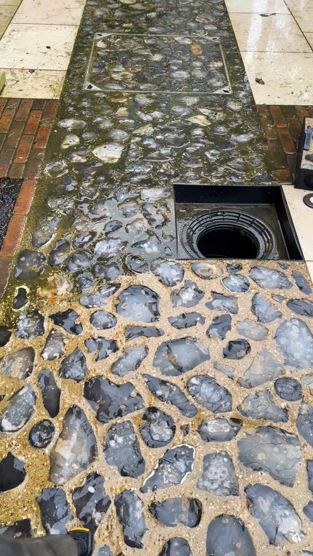 Nothing quite as satisfying as jetwashing beautiful paving,knowing that the landscaping really enhances this incredible courtyard garden that we care for! #merlinlawncare #gardencare #jetwashing #winchesterbusiness #hampshire