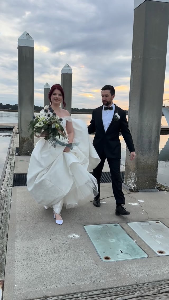 Double the weddings, double the winter magic in Savannah Georgia. Warm one weekend, chilly the next, both were gorgeous! 🖤
#savannahweddingplanner #weddingsofinstagram #georgiaweddingplanner #georgiawedding #lowcountrywedding #weddingplanner #savannahwedding #georgiabride #weddingdesign #winterwedding #weddingreels