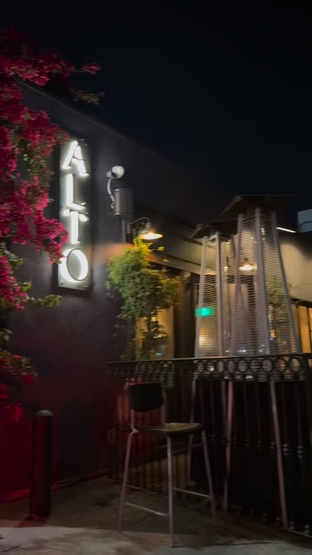 Another ✔️ off the LA Times 101 Best Restaurants journey:
Number 55 — Alto in Studio City 🤗 Lovely South American open-fire dining experience 🔥 You can never accuse me of using Chat GPT for my voiceovers 🤪 Parking Situation: Valet 🤩
#LATimes101 #AltoLA #StudioCityDining #laeats #lafoodguide