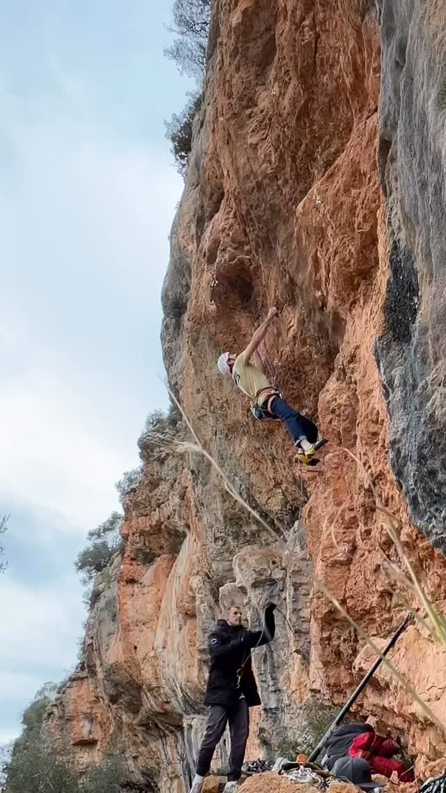 Normalising a grade… “I want to climb my first 7a!” is a statement I get at work a lot, but you could insert any grade there really. The next part of the conversation normally goes “have you tried any?” to which the reply is normally “no!” Well that’s the first thing to work on then, try one!
.
On a related if slightly tangential note once you’ve ticked a grade how do you make it normal. The simple answer is to climb more of them, but we can build grades up to be a kind of mental barrier sometimes, especially with certain grades like 7a or E1. When I climbed my first 7a (Mynd am Aur in N Wales) I was very proud of myself and a goal I set myself was to at least try a 7a every time I went sport climbing or indoors to normalise the grade and stop it being a big deal.
.
Fast forward over ten years and I kind of feel a similar way about 7b, even though I’ve ticked routes up to 8a+, I find it too easy to fall in to the habit of having an easy day and ticking a few 7as instead of pushing myself more. I’m still happy with 7a ticks, but I shouldn’t be if I want to improve.
I’ve set some goals for ‘26 and one of them is a certain number of 7bs and that means trying them more regularly by default. A couple of days after setting this goal I warmed up on 7a as usual and then tried a 7b+ that was deffo 7c and fell a few times, but that’s great, I’m getting back in the positive game 😊
Today I did my 7a warm up, onsighted a 7b+ and then got a 7b second go, super happy with that mindset improvement 👊
.
#climbing_videos_of_instagram #españa #escalada #holiday