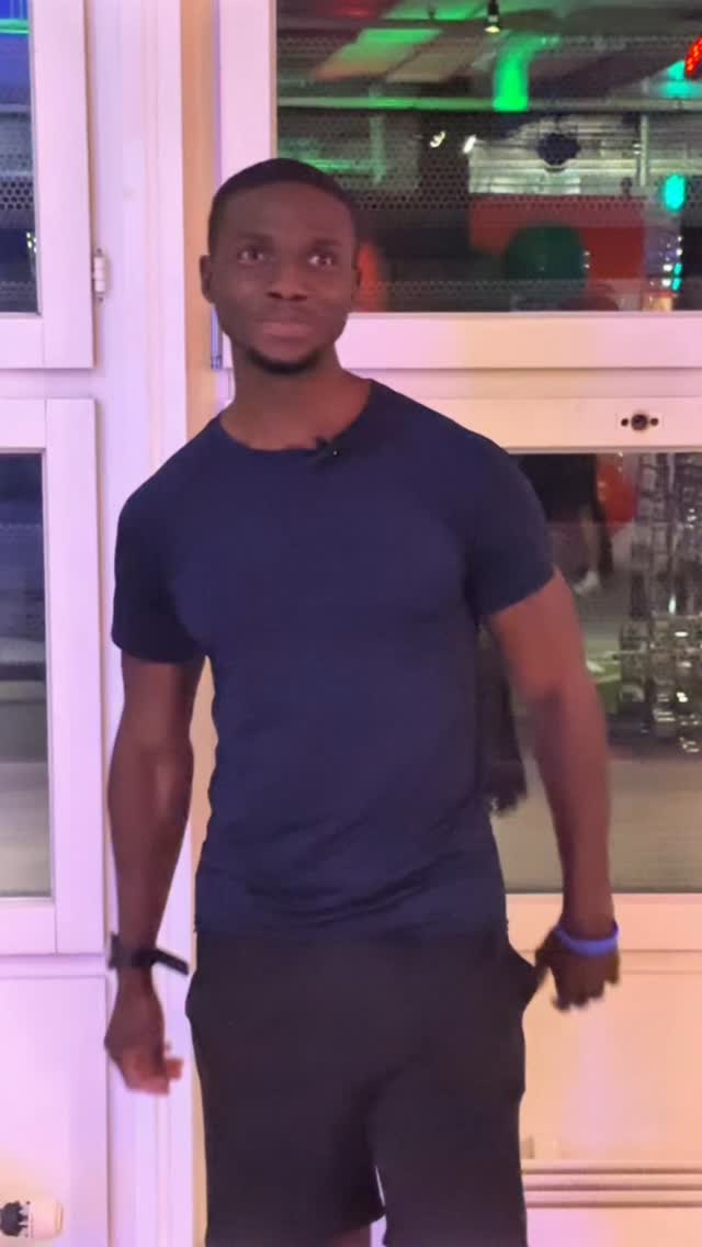 PauI Christian - Passion und Mission!💪🏽🫡
#pctransformation
Ich bin voller lebensfreude, Diszipliniert und Fitness ist meine Leidenschaft.
Ich trainiere konstant, seit 15 Jahren, Coache Coache über 8 Jahre. Ich liebe es jeden Tag Mental und persönlich zu wachsen, mein volltes Potenzial zu enfallten und teile gerne täglich meine Erfahrungen mit meinen Mitmenschen um Sie auf ihrem Weg zu unterstützen ihre Bestform zu erreichen.
🎯 | Mein Ziel: dir zu zeigen, wie du mit Struktur, Motivation und Disziplin Schritt für Schritt einen Fitteren Körper und ein stärkeres Mindset aufbaust.
Fitness, Glaube und mentale Stärke, sind für mich der Schlüssel zum Erfolg im Leben 🏆
Wenn du bereit bist, an dir zu arbeiten und echte Veränderung zu erleben, begleite ich dich dabei!
➡️ | Jetzt kennenlernen-Gespräche buchen:
https://www.paulchristiantransformation.com
Für weitere Infos - Link in Bio 🫡
🫡Content Creator 👉🏼: @benizzh ❤️🔥bester Mann💪🏽
#fi̇tnessmoti̇vati̇on #training #disziplin #mentalestärke