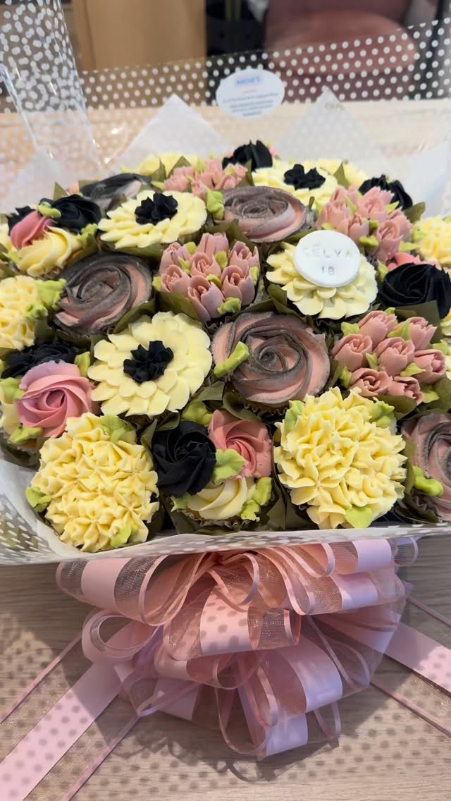 Bouquet de 30 cupcakes fleurs classiques 💐🧁
#bouquetdecupcakes #angiescupcakes77 #gateauanniversaire #cupcakes77 #valdeurope