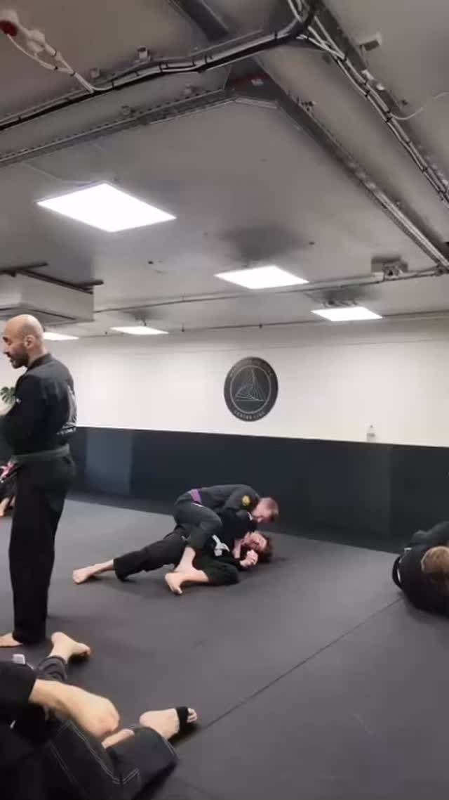 Monday lunchtime with @miadji at @centrelinebjjhove
#mauriciogomeslegacy #centrelinejiujitsu #hove #worthing #jiujitsu