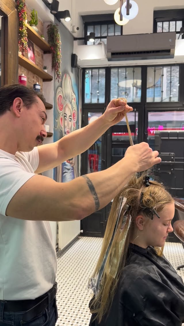 #kesfet #hair #keşfetteyiz #sombre #sombre Don't miss our Valentine's Day discounts! Enjoy 20% off all hair coloring services. Book your appointment now and take advantage of this offer!