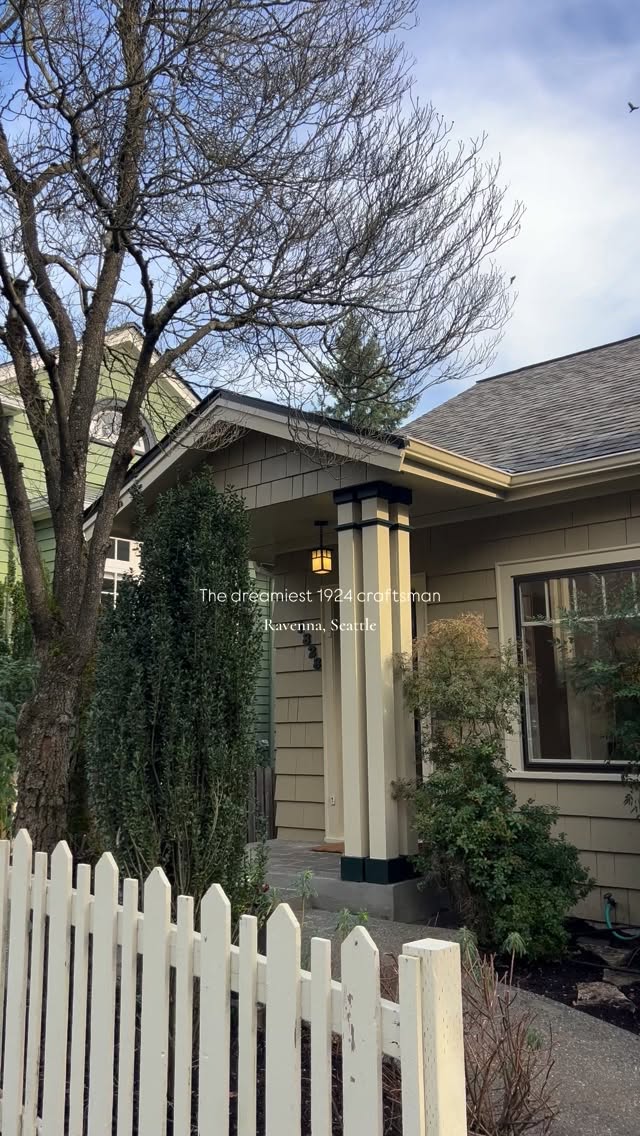 Obsessed with this craftsman in the charming streets of Ravenna listed by @katechamberlinhomes
5 bed | 3 bath | 3230sqft | $1.7M
Dm for a tour!!