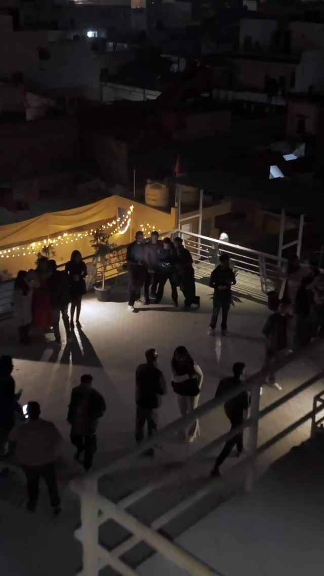 Udaipur nights + New Year lights = unforgettable vibes 🎇🔥
#UdaipurDiaries #NewYearVibes #YoungMonk #HostelParty #TravelReels #LakeCityLife #BackpackerVibes #PartyMode #2026Energy #youngmonkhostel #udaipur