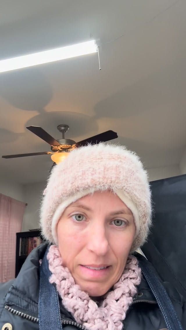 Art diaries of a crazy lady going outside in cold weather to paint. Enjoy my ramblings.
Supplies:
2 hats
2 shirts
1 sweatshirt
1 coat
Pair of gloves
3 sweatpants (you heard me, 3!)
Snow boots
Also paints.
#emilyfossumart #artistmom #pleinairpainting #artdiary #snowday
