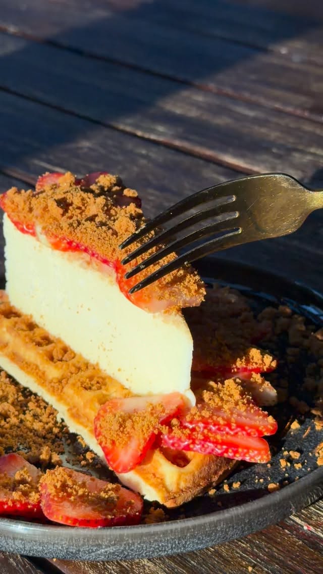 Soft waffle meets creamy cheesecake, fresh strawberries, and crunchy Lotus biscuits pure perfection. Don’t miss our new flavor! 🍓🍰
#fyp #fypage