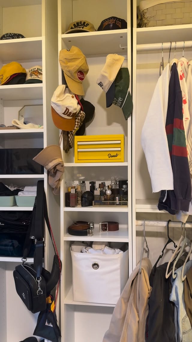 Lil fit check for your timeline. Pants & belt are dickies, shirt is a vintage thermal, jacket from H&M and docs on the feet. It’s cold out stay warm out there 🥶