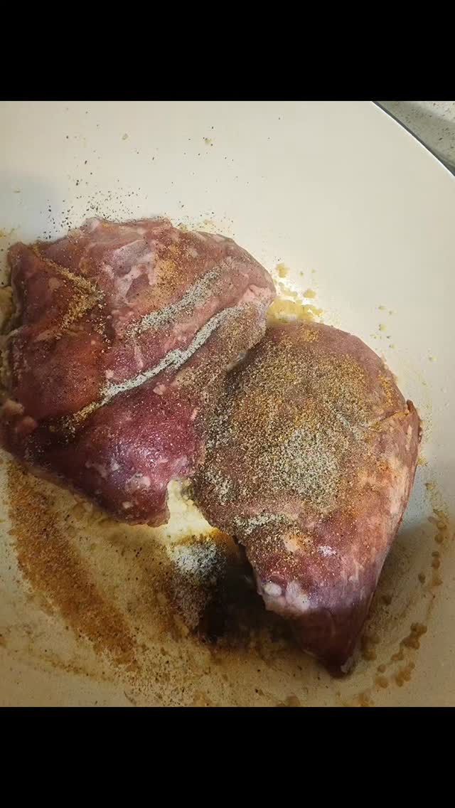 Red chile lamb posole 🤌🤌
Did you hear that lamb isn't just a seasonal item anymore?
Thanks to all the producers working together in New Mexico, that New Mexico Hair Sheep Producers can bring you lamb ALL YEAR ROUND?
Take that, New Zealand!
#MakeNewMexicoLambGreatAgain #BuildBaaaaaaackBetter #NewMexicoHairSheepProducers
#NewMexicoLamb #newmexicofarmersmarket