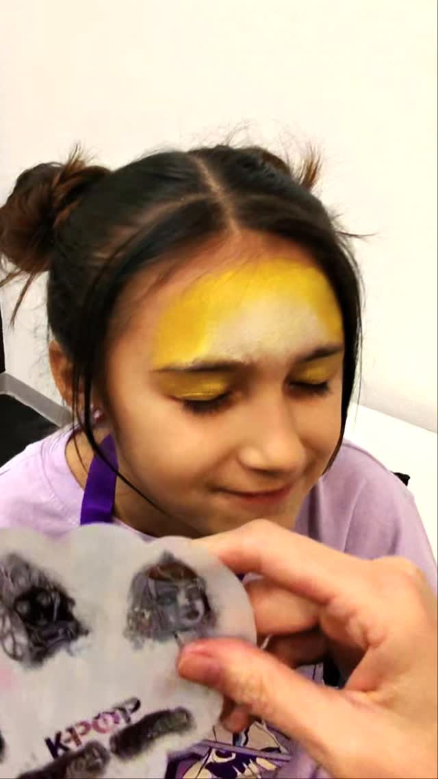 Zoey! #kpopdemonhunters
#metarayban #facepainterpov #facepainter #kpopparty