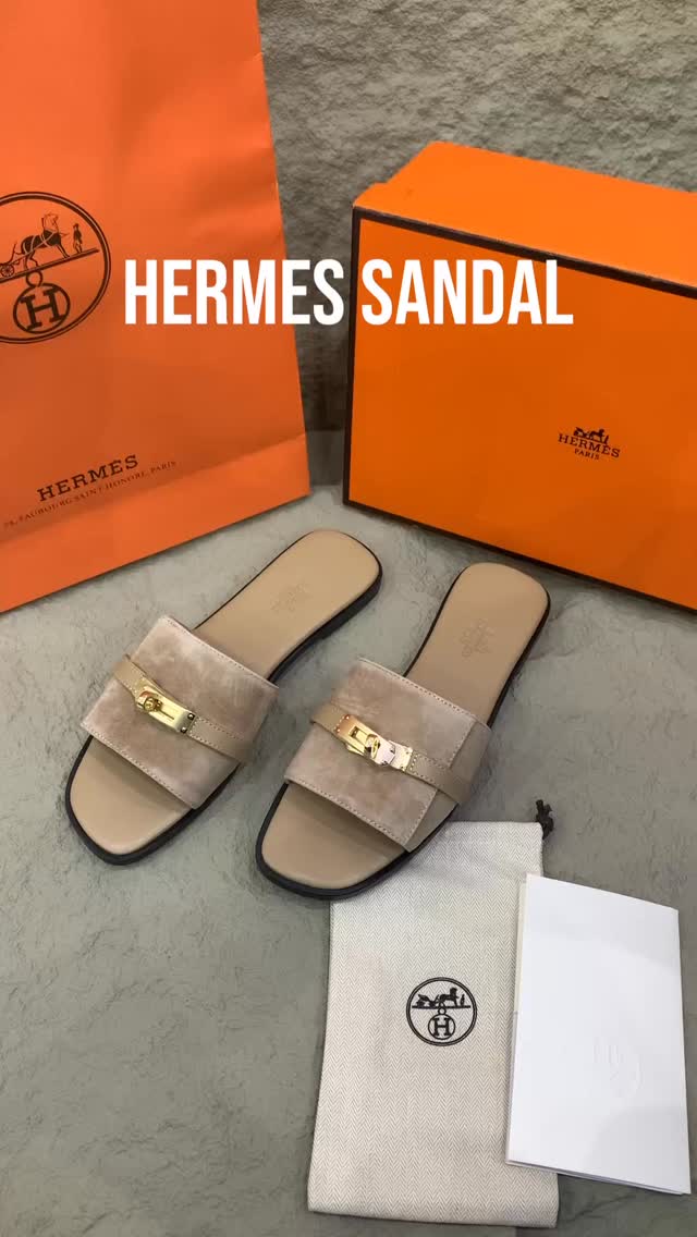 New Color 😍
🛍️Browse now: www.amirashop.net
📲Connect with us on WhatsApp: +971 55 802 4978
🚚Next-day delivery across UAE | Worldwide shipping
With love, Amira Shop🩷