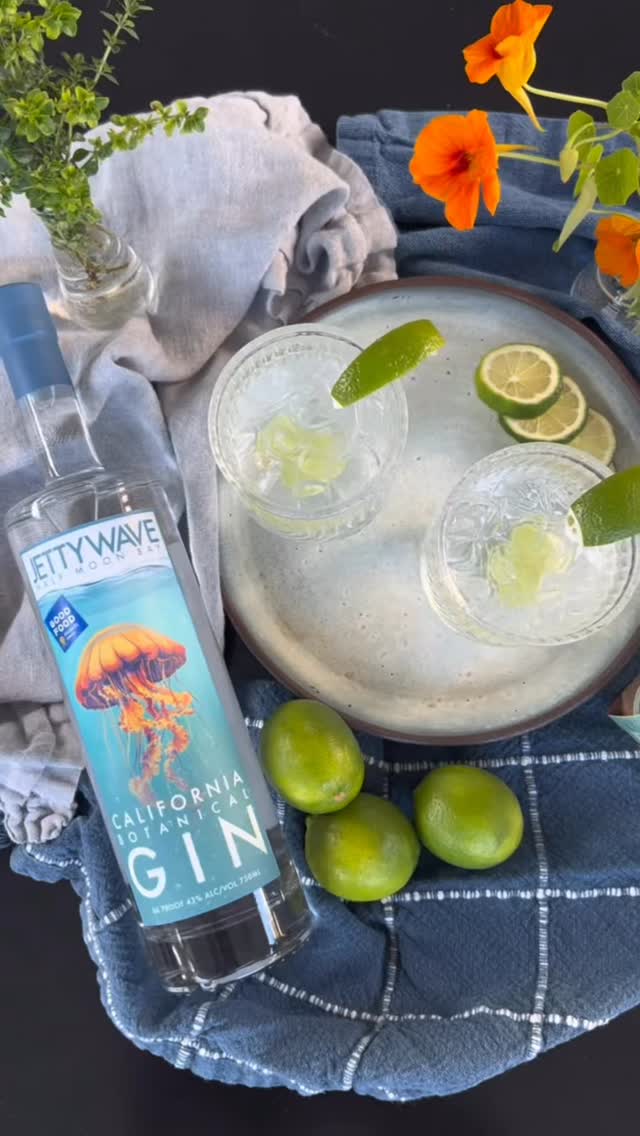 Thank god it’s 5 o’clock!! 🕔🍸 When you’ve been looking forward to a Jettywave G&T all day, and you’re finally able to crack open your tonic!
#ginandtonic #jettywavegin