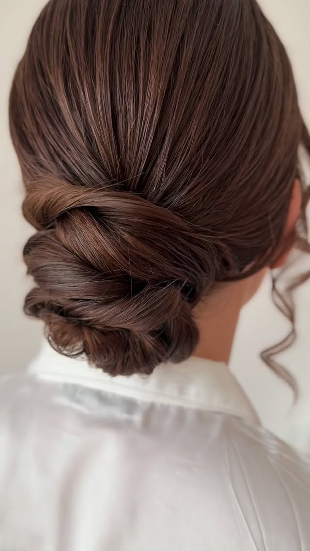 Too good not to share the original audio…
Check out this beautiful bridal bun and my killer voice😅