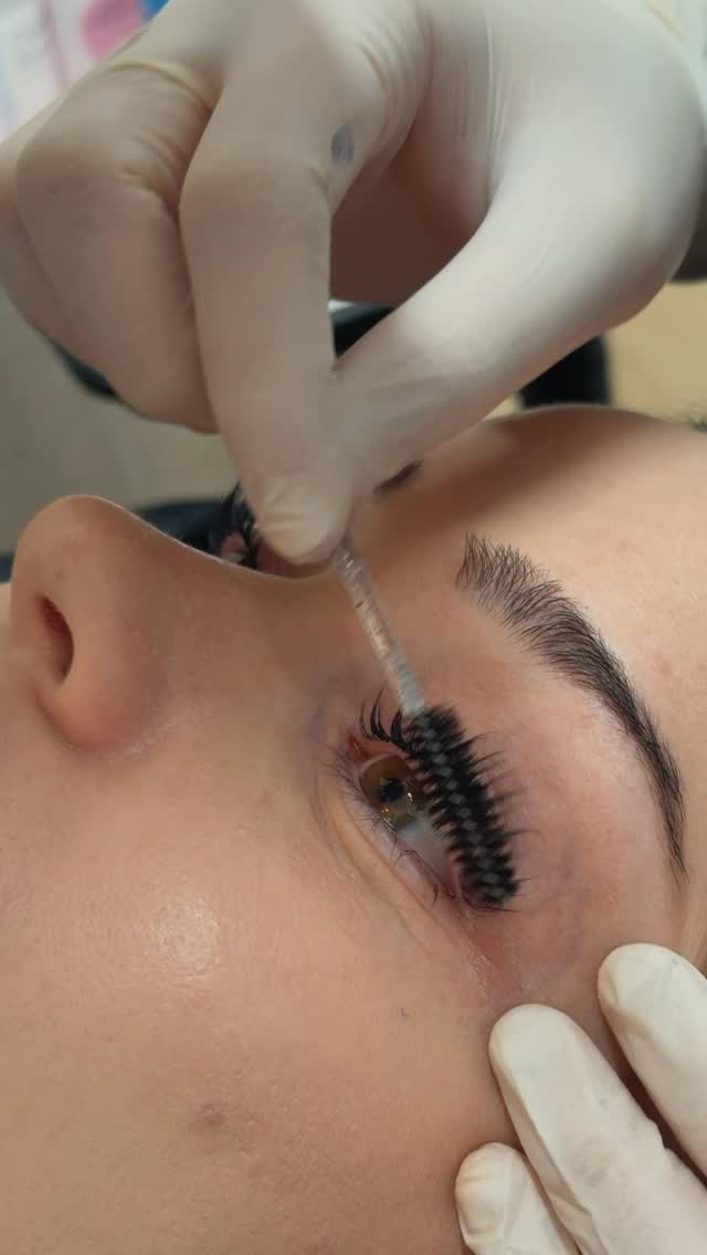 Enhance your eyes naturally with a Korean Lash Lift𩷠#LavoomSalonYYC
â˘
#YYCBeauty #CalgaryBrows #CalgaryLashes #BeautySalonYYC