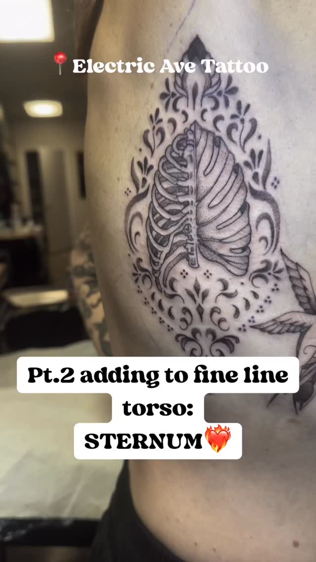 Sternum fine line for Jess 💛✨ always down for torsos! Link in bio to book.
Made at @electricavetattoo.atx 🎲🌹
#atx#atxtattoos#sternumtattoo#fineline#ornamentaltattoo