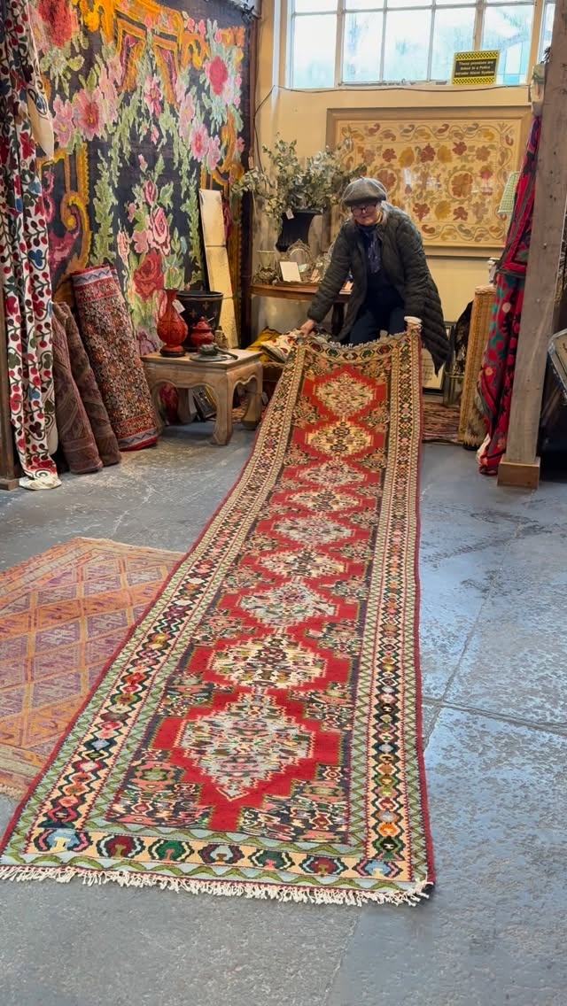Stunning rugs and runners available from Jujubu Interiors at @theantiquevillagedevon
Open 10-4 Monday to Saturday
#vintage #rugsofinstagram #interiors #rugsforsale #rugs