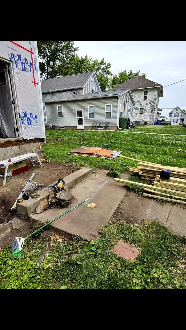 Rebuilding a collapsed basement entrance 💪
Formwork, concrete pour, wall restoration & deck framing
From damaged mess ➜ solid structure.
Follow for real construction projects 🛠️
Phoenix Group Construction
#construction #concretework #basementremodel #homerenovation #contractorlife #formwork #deckbuilding #foundationrepair #beforeandafter #reelsconstruction #constructionreels #homeimprovement #remodelinglife #buildersofinstagram #iowacontractor #phoenixgroup #renovationproject #concretelife #exteriorremodel