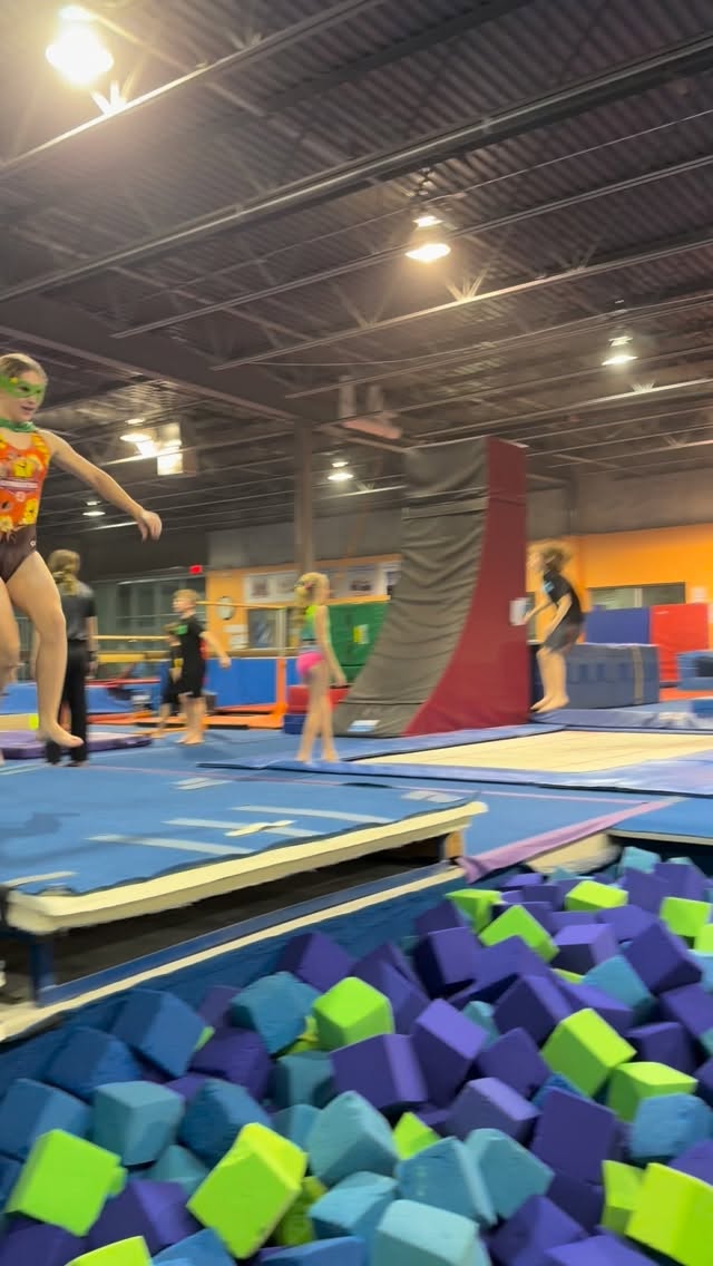 Catch us flying at our home meet, the Sapphire Jewelry Box Invitational! ๐
๐
1/30-2/1
๐MidAmerican RecPlex in West Des Moines, IA