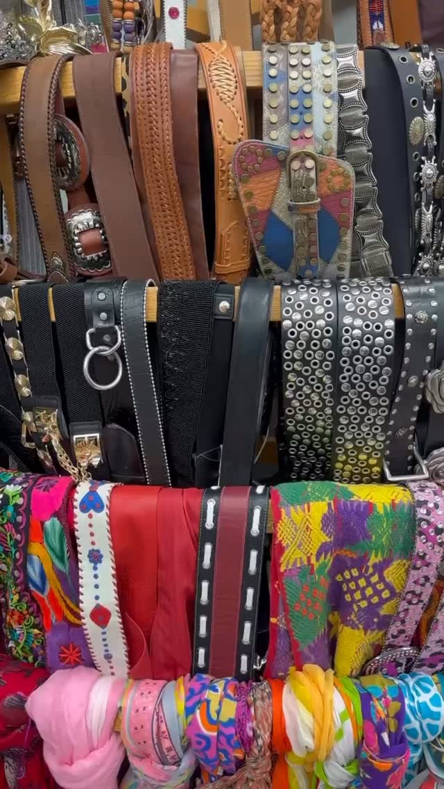 New Local Vendors just dropped! 🌞 We are SO thrilled to welcome @tiggy.and.teddy and @corinncollective to the store 💌 Come in and check out all of these one-of-a-kind handmade pieces we’ve got for you!
#timewarpbr #shoplocal #midcitybr #vintage