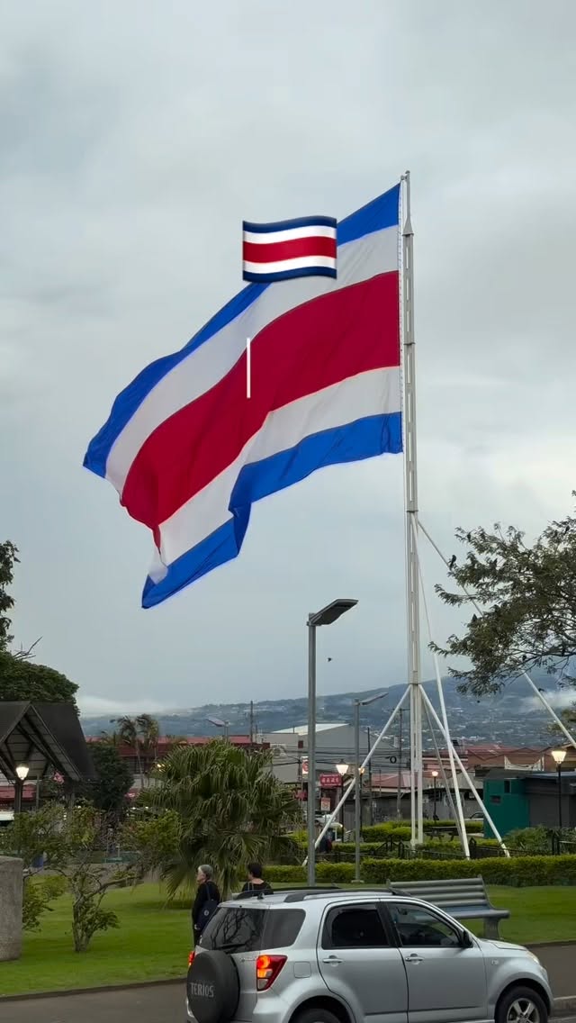 En los últimos meses recorrimos casi todo el país.
Nos encontramos con gente linda, comida que abraza, café que nos representa y paisajes que no se olvidan.
Todo esto es parte de lo que somos.
Y todo esto merece ser defendido y cuidado.
Hoy más que nunca de parte de SNOBS les decimos:
Salgamos a votar. 🇨🇷