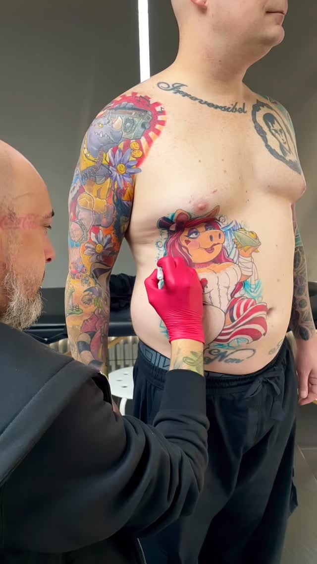 Such an amazing on going project by: Leo / @leotattoons , can’t wait to see what’s next!
TERMINE:
📥 Instagram DMs
📱 +49 0511 4885681
✉️ info@hautdesign-tattoo.de
-
🗣️Kostenlose Beratung
#HautdesignTattoo ist Mitglied des @dot_e.v
#hannover #langenhagen #fullcolortattoo #cartoontattoo