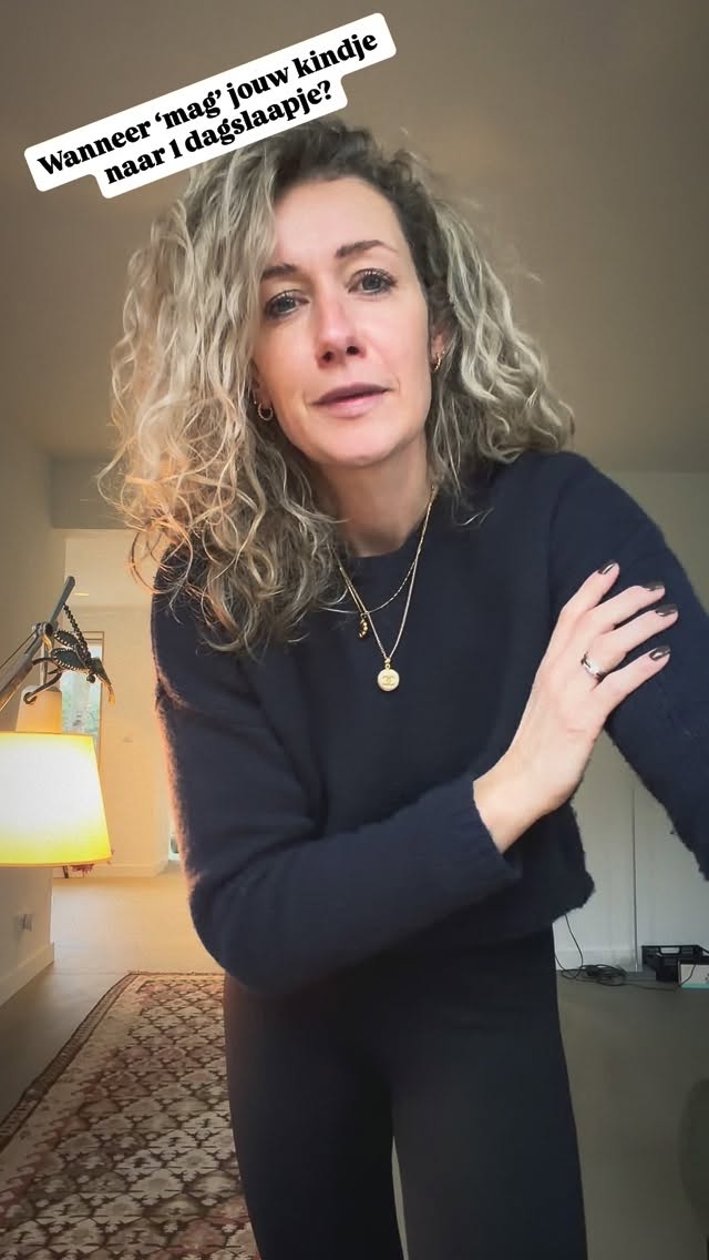 💫Van 2 naar 1 slaapje, één van de meest gestelde vragen; ‘wanneer, hoe en wat als het niet werkt?’ Het is één van de grootste slaapstruggles.
Want wanneer is nou dat beste moment?
En wat ‘op papier het beste is’, dat weten veel ouders wel. Maar ja, dan moet je dreumes wel een beetje meewerken natuurlijk..
Maar wij weten natuurlijk wel hoe het beste om te gaan met deze fase; ‘wanneer moét, mag, of is op papier het beste? Kijk de reel!
‼️En wil je graag goed voorbereid zijn op die overgang naar 1 slaapje? Volg dan onze super waardevolle Masterclass over de overgang van 2 naar 1 en de overgang van 1 naar 0 slaapjes.
Zet hieronder het woord dutjes en je ontvangt een link naar de Masterclass! En ter ondersteuning is de wakkertijden hulpgids een musthave als je het ons vraagt.
Liefs, ❤️Marijke & team