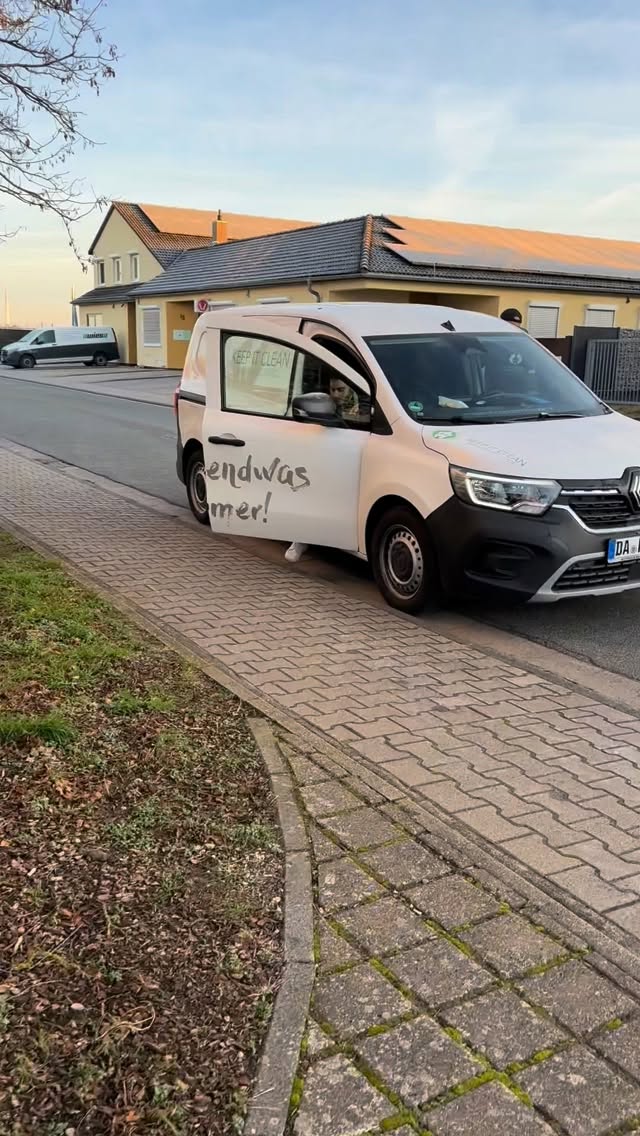 Team am Start, alles wird vorbereitet. Läuft. #keepitclean #hausmeisterservice #reinigung #cleantok #immobilien