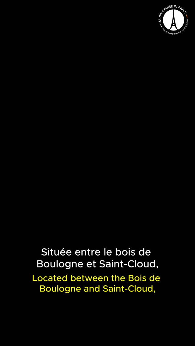 🇫🇷Quand vos cap’taines vous racontent les lieux qui font battre Paris, depuis la Seine. Épisode 1 avec Alexandre 🛟
Chaque jour, elle fait circuler l’essentiel. Et pourtant, elle reste presque invisible !
Entre le bois de Boulogne et Saint-Cloud, la passerelle de l’Avre traverse la Seine depuis 1891.
Imaginée par Gustave Eiffel, cette structure métallique de près de 450 mètres permet à l’aqueduc de l’Avre de franchir le fleuve et d’acheminer l’eau jusqu’aux réservoirs de Saint-Cloud.
Aujourd’hui encore, l’aqueduc de l’Avre fournit près d’un cinquième de l’eau potable de Paris — plus de 80 millions de litres par jour.
Mais au-delà de son rôle vital, la passerelle offre une traversée piétonne paisible et un panorama rare sur la Seine, le bois de Boulogne et les tours de La Défense.
Envie de découvrir Paris autrement ? Montez à bord !
——
🇺🇸When your captains tell you the stories of the places that make Paris’s heart beat — from the Seine. Episode 1 with Alexandre 🛟
Every day, it keeps what’s essential flowing. And yet, it remains almost invisible !
Between the Bois de Boulogne and Saint-Cloud, the Avre footbridge has spanned the Seine since 1891.
Designed by Gustave Eiffel, this metal structure, nearly 450 meters long, allows the Avre aqueduct to cross the river and carry water to the Saint-Cloud reservoirs.
To this day, the Avre aqueduct supplies nearly one-fifth of Paris’s drinking water — more than 80 million liters per day.
Beyond its vital role, the footbridge also offers a peaceful pedestrian crossing and a rare panorama over the Seine, the Bois de Boulogne, and the towers of La Défense.
Looking to discover Paris differently ? Step aboard !
@villedeboulognebillancourt @villedesaintcloud @parisjetaime
#Paris #SeineRiver #Passerelledelavre #boat #croisiereprivee