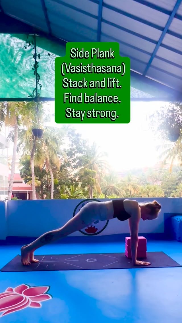 Day 25 of 31 days of yoga 🧘♀️
Side Plank challenges balance while building strength through the core, arms, and shoulders.
This pose improves stability, strengthens the obliques, and cultivates confidence and focus.
Stay steady. Shine strong.
#2026 #challenge #plank #sideplank #yoga