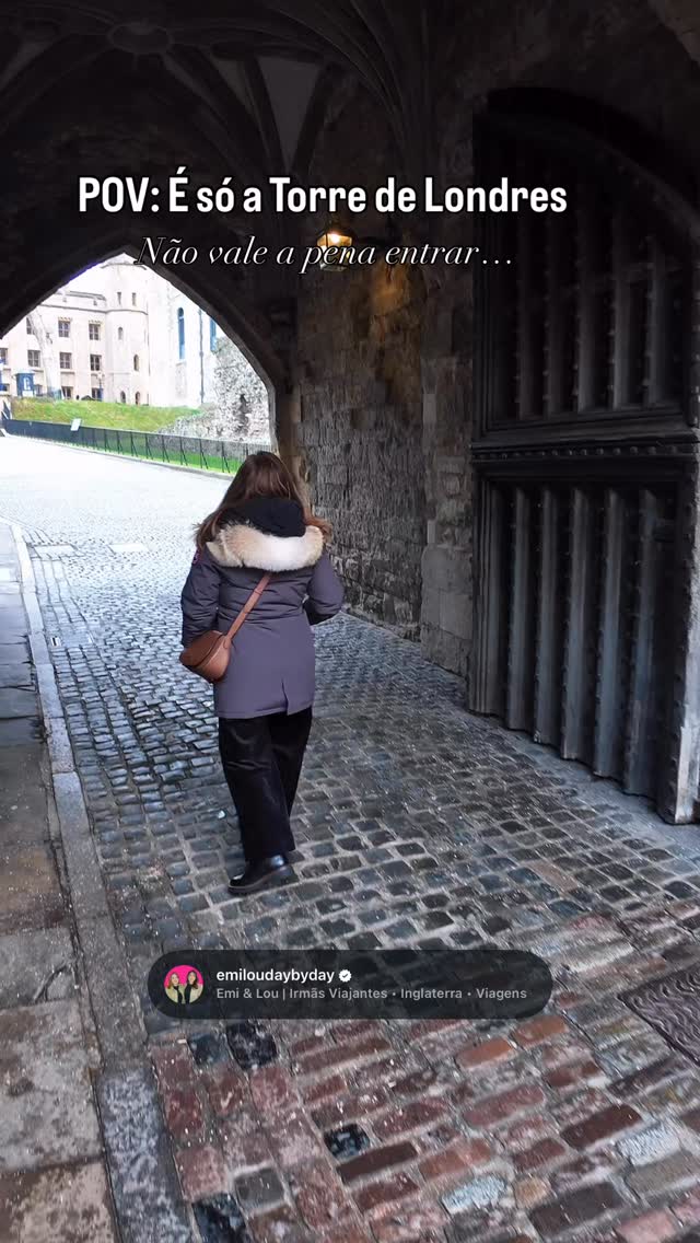 Estamos muito felizes em poder compartilhar algumas das histórias mais fascinantes da TORRE DE LONDRES no nosso novo vídeo do canal EmiLou Day by Day | Irmãs Viajantes. 🇬🇧
São quase 1.000 anos de história reunidos em um único lugar. Reis, rainhas, intrigas, prisões, joias da coroa e segredos que marcaram a Inglaterra. É fascinante do começo ao fim o your da torre de Londres.
Você já foi lá assistir? 👀�O link do canal está na bio do perfil para ver o tour completo e a nossa experiência por dentro da Torre de Londres.